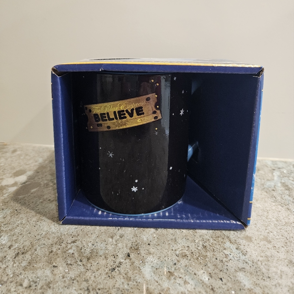 NIB Warner Bros The Polar Express - Ceramic Heat Reveal Mug 14 oz
